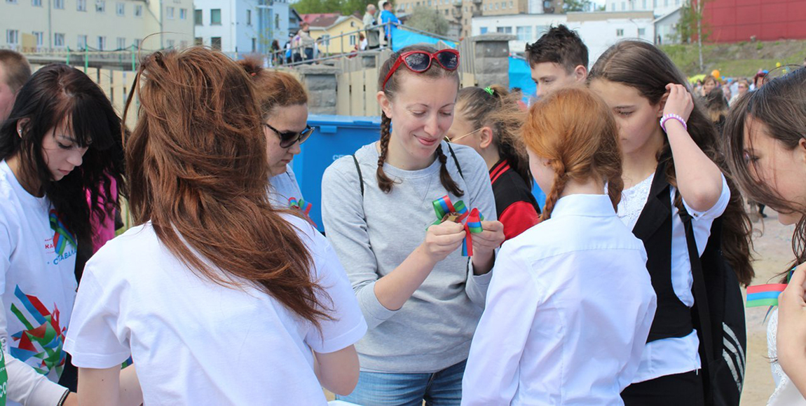 Дарья Маковецкая с волонтерами на Дне республики в Сортавале