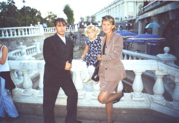 Алексей Хуснуллин с женой и дочерью, 2000 г.
