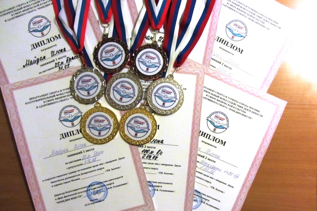 7-medalej-s-otkrytogo-turnira-po-plavaniyu-sredi-lic-s-sd