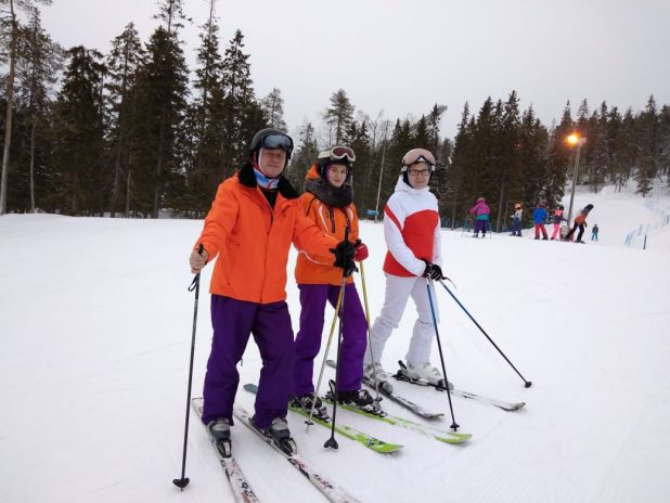 Когда Юлия Откидычева стала увлекаться горными лыжами, первое, что ей подарили – защитный шлем 