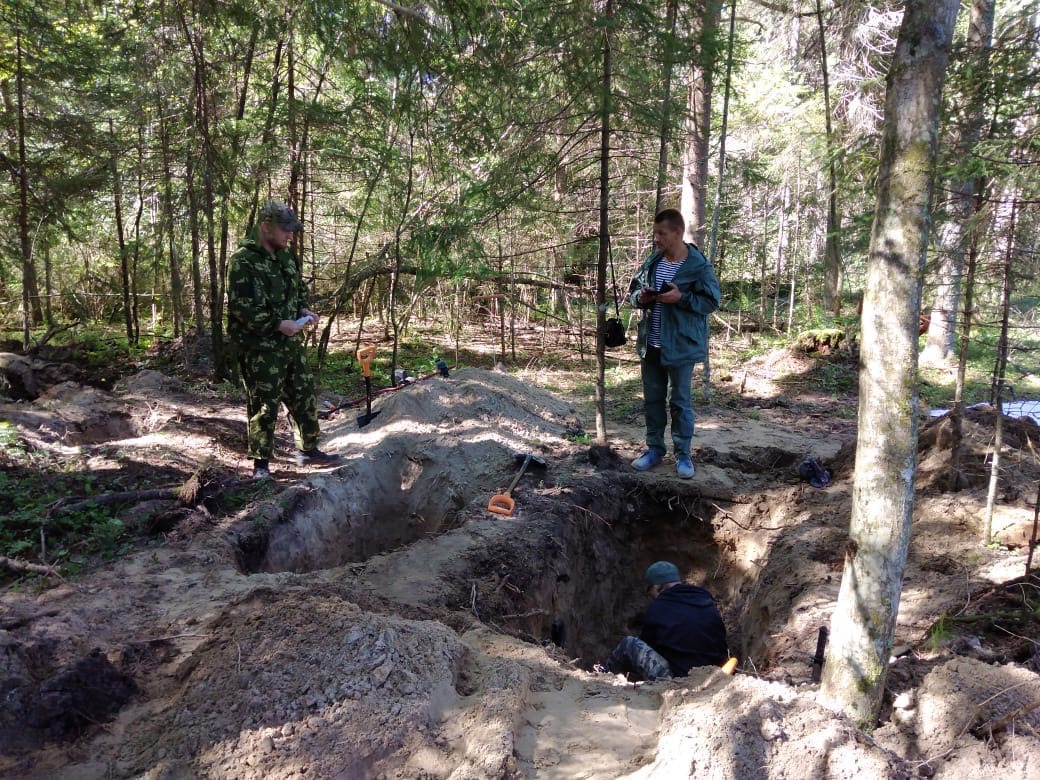 захоронение узников концлагерей. какие цветы на похороны. погребение узника. финские концлагеря в карелии. погребение узника.