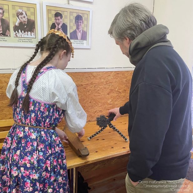 Данил Акимов посетил Вокнаволок, где познакомился со звучанием карельских народных инструментов 