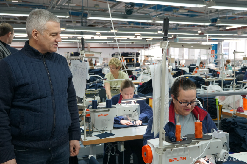Артур Парфенчиков на швейной фабрике